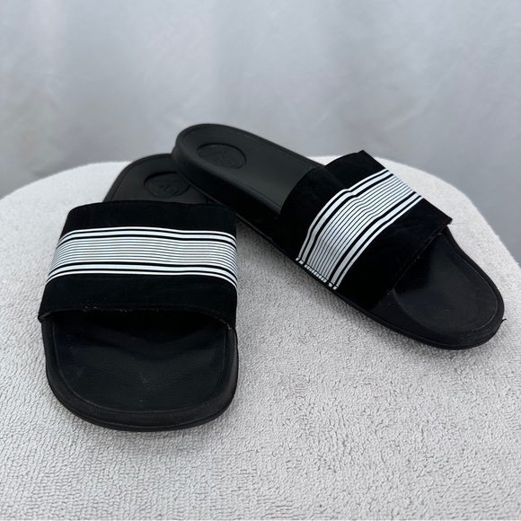 Champion Women's Sandals Size 8 Black White Slip On Flip Flops - Picture 1 of 7
